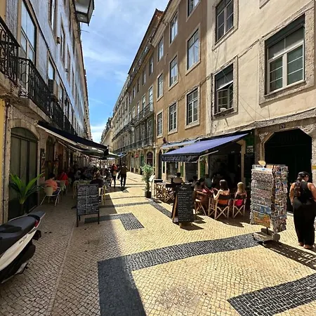 Chic Urban Retreat At Downtown With Balcony & Views, 5th-floor No Lift Appartement *