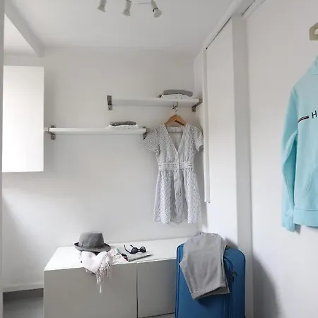 Chic Urban Retreat At Downtown With Balcony & Views, 5th-floor No Lift 리스본