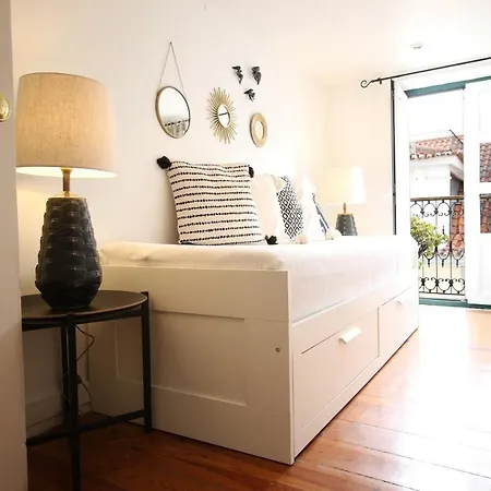 Apartment Chic Urban Retreat At Downtown With Balcony & Views