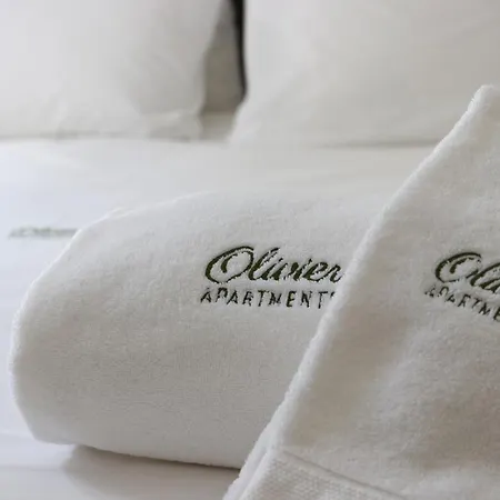 Chic Urban Retreat At Downtown With Balcony & Views, 5th-floor No Lift Lejlighed *