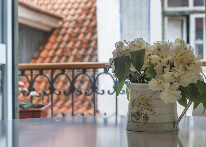 Apartment Chic Urban Retreat At Downtown With Balcony & Views, 5th-floor No Lift Lisbon