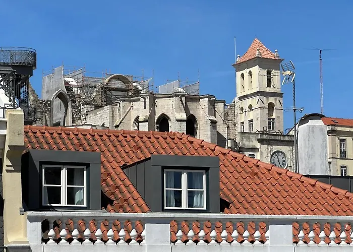 Chic Urban Retreat At Downtown With Balcony & Views, 5th-floor No Lift