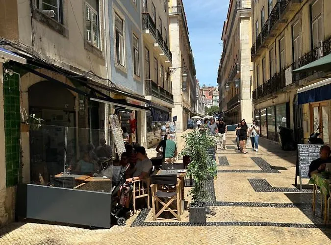 Chic Urban Retreat At Downtown With Balcony & Views, 5th-floor No Lift *