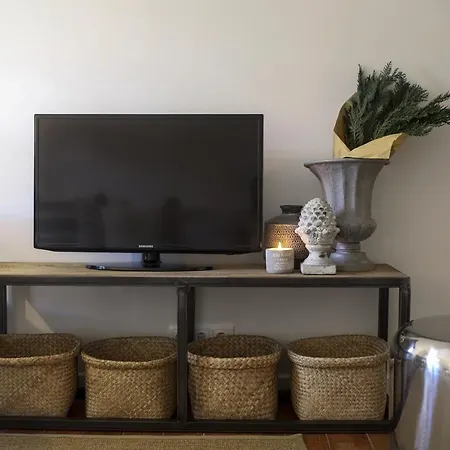 Appartamento Chic Urban Retreat At Downtown With Balcony & Views, 5th-floor No Lift Lisbona