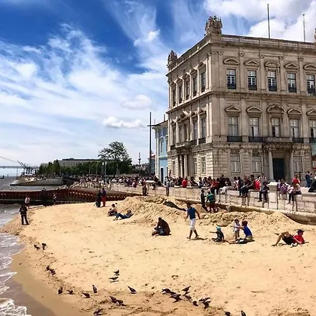 Chic Urban Retreat At Downtown With Balcony & Views, 5th-floor No Lift Lisbona