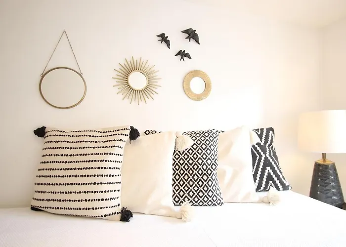 Chic Urban Retreat At Downtown With Balcony & Views, 5th-floor No Lift * Lisboa